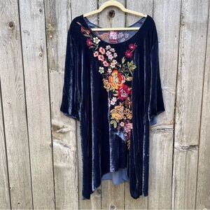 Johnny Was Navy Blue Velvet Tunic with Floral Embroidery
Whimsy goth, rich tones